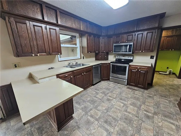 $218,000 | 108 Richill Drive, Hamilton, MO 64644