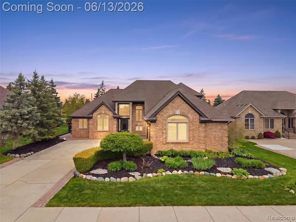 $639,900 | 16137 Darlene Drive, Macomb, MI 48042