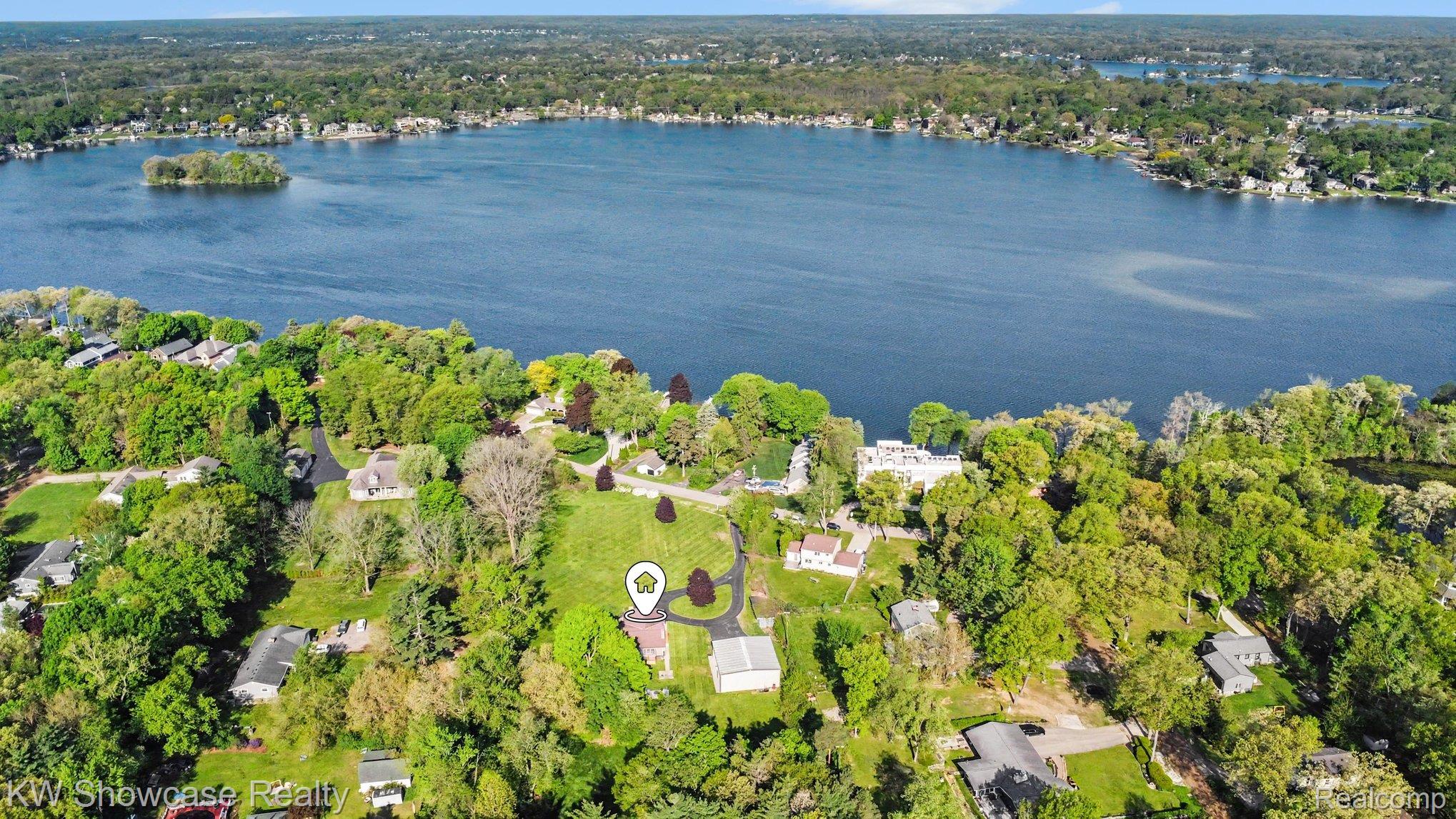 2572 Ridge Road White Lake, MI 48383 - Photo 40 of 44 040_dji_0081_914.jpg