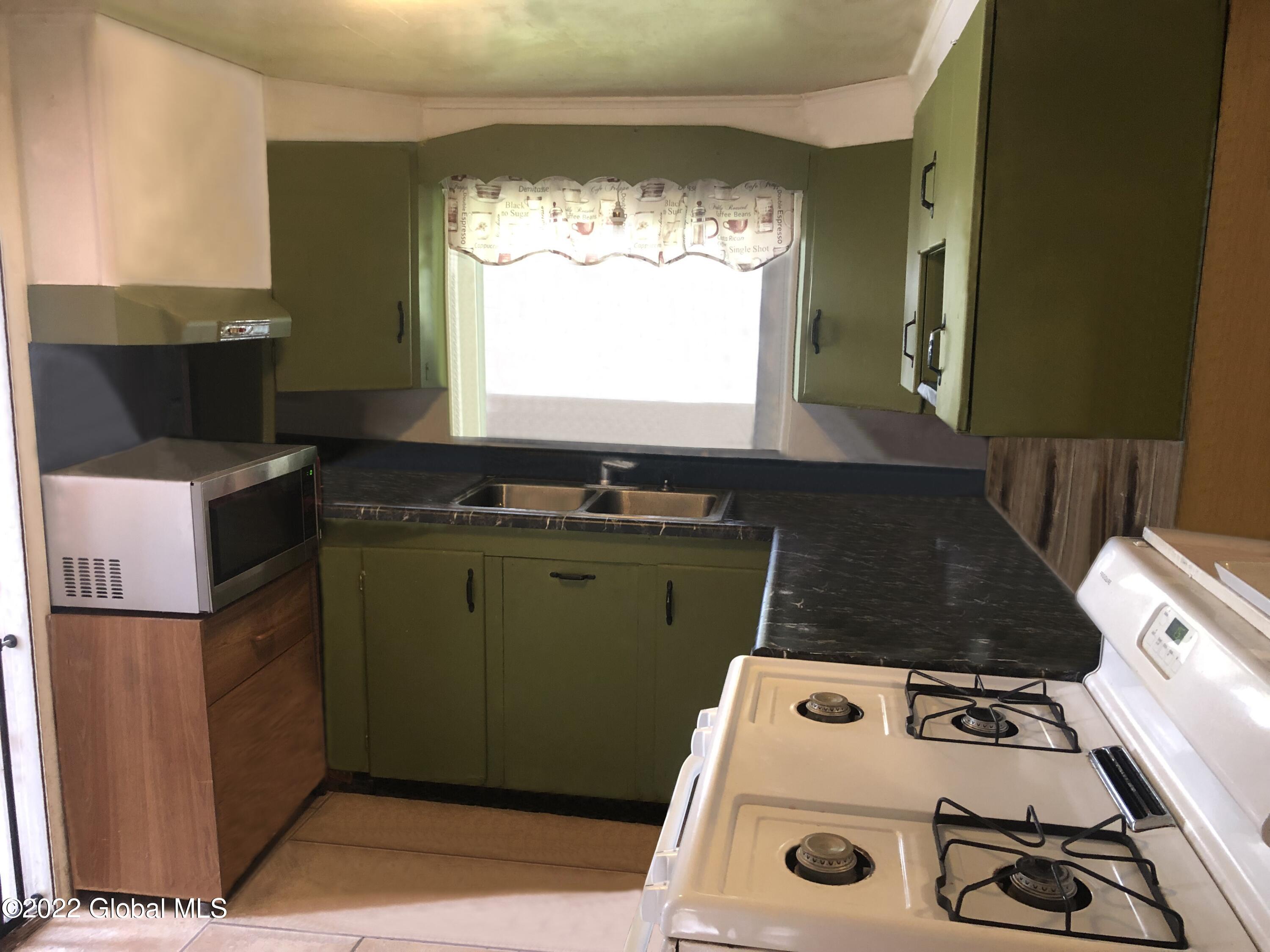 562 Alyssa Way Cambridge, NY 12816 - Photo 5 of 20 552AllysaWay_011