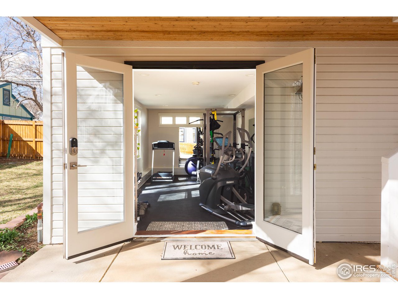 721 Concord Avenue Boulder, CO 80304 - Photo 29 of 40 a view of a living room and bathroom