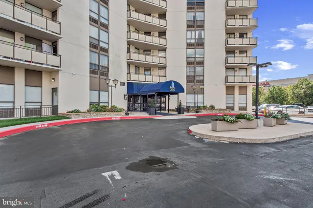 $2,200 | 205 East Joppa Road, Unit 1202, Towson, MD 21286