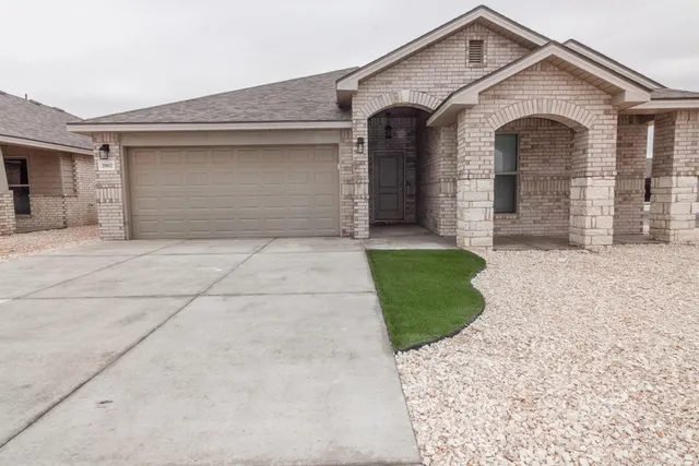 $2,125 | 2002 Kenwood Avenue, Lubbock, TX 79407