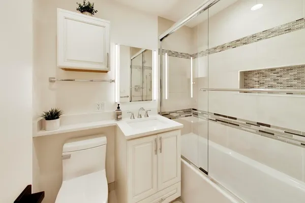 $680,000 | 656 Jon Lane, Des Plaines, IL 60016