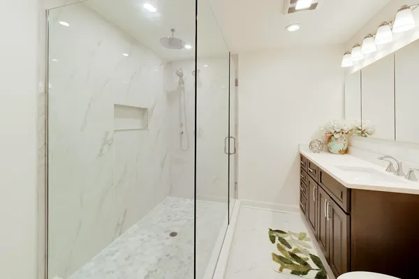$680,000 | 656 Jon Lane, Des Plaines, IL 60016