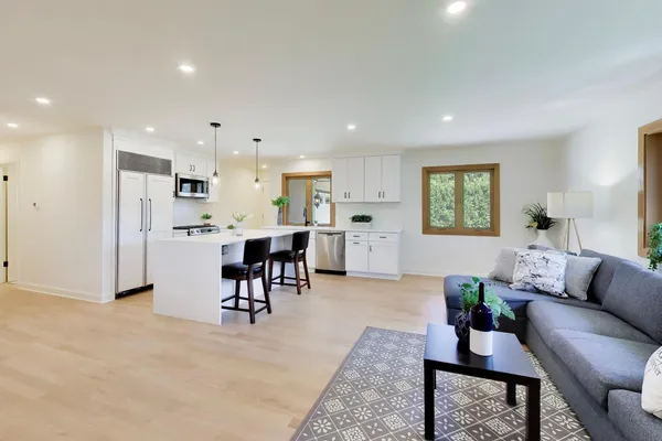 $680,000 | 656 Jon Lane, Des Plaines, IL 60016