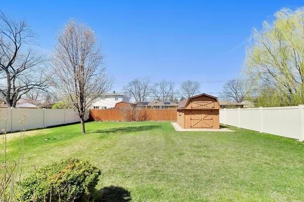 $680,000 | 656 Jon Lane, Des Plaines, IL 60016