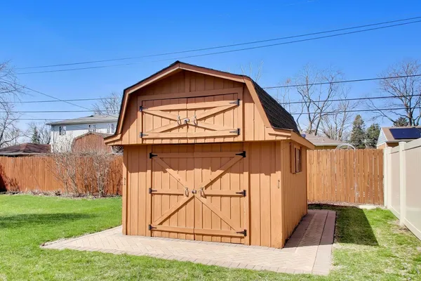$680,000 | 656 Jon Lane, Des Plaines, IL 60016