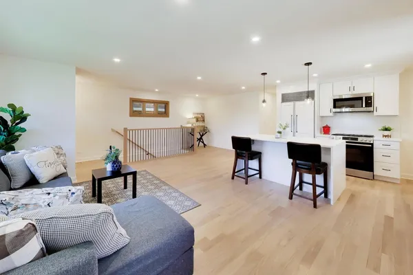 $680,000 | 656 Jon Lane, Des Plaines, IL 60016