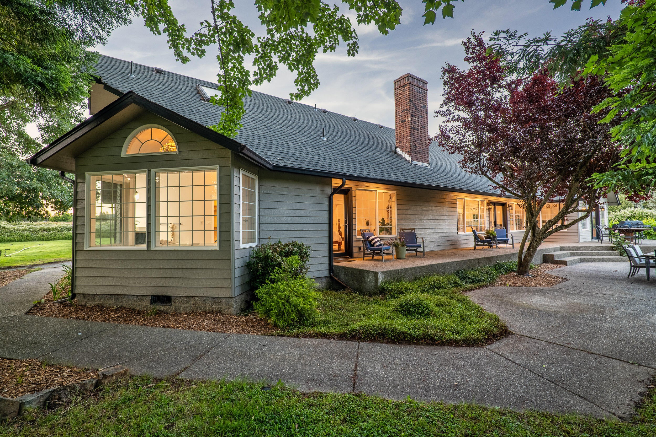 8442 New Hope Road Grants Pass, OR 97527 - Photo 59 of 84 Back Patio at Twilight