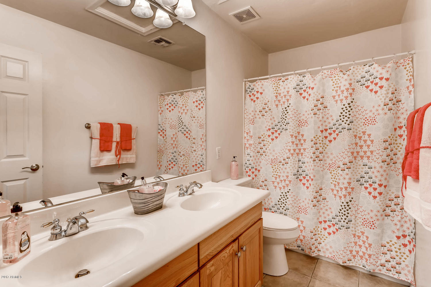 13629 West Monte Vista Road Goodyear, AZ 85395 - Photo 20 of 28 Upstairs Guest Bath