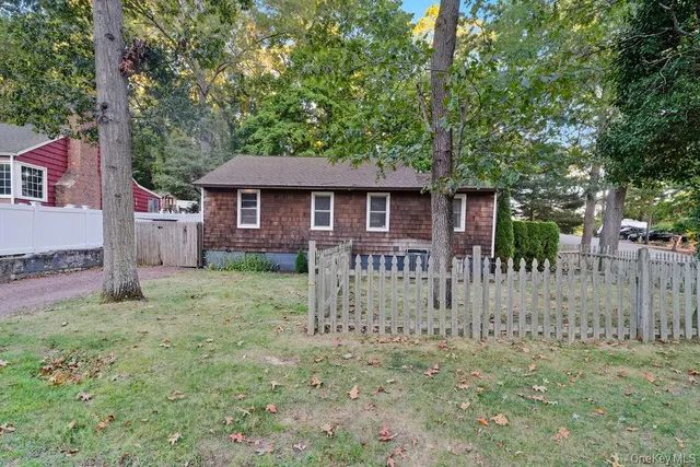 $399,990 | 230 Lakeside Trail, Ridge, NY 11961