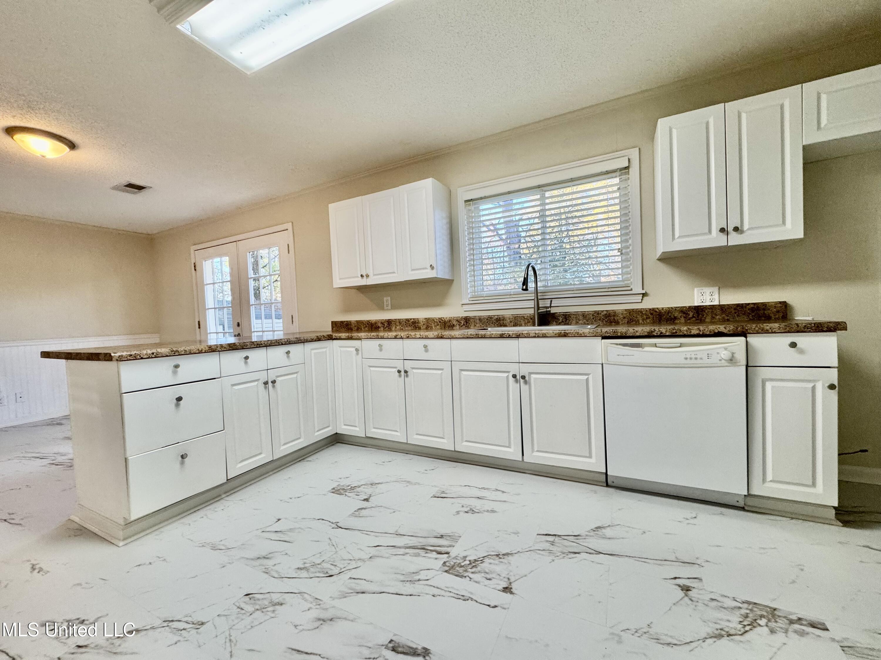 1028 Browns Ferry Road Senatobia, MS 38668 - Photo 11 of 22 IMG_3301