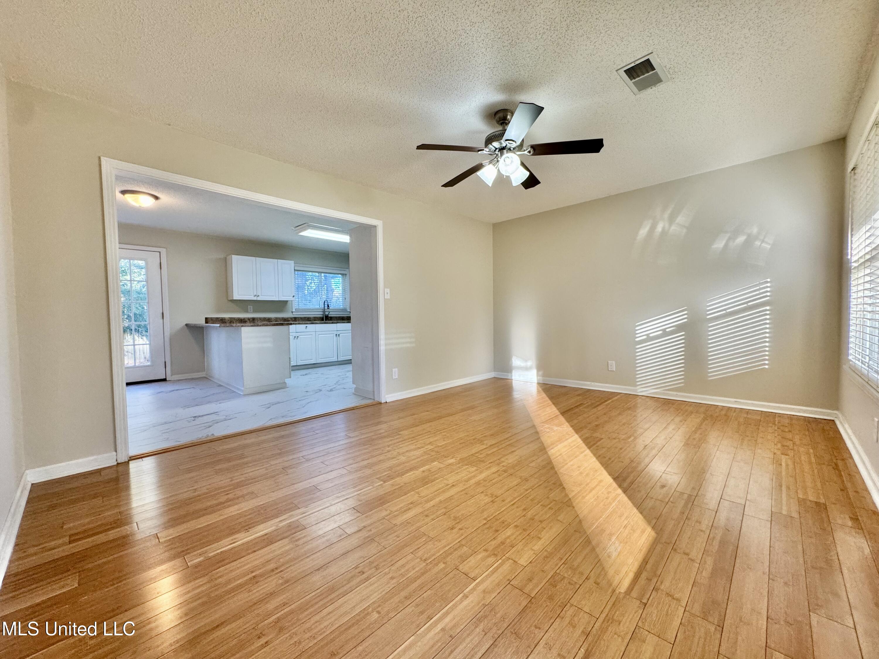 1028 Browns Ferry Road Senatobia, MS 38668 - Photo 6 of 22 IMG_3294