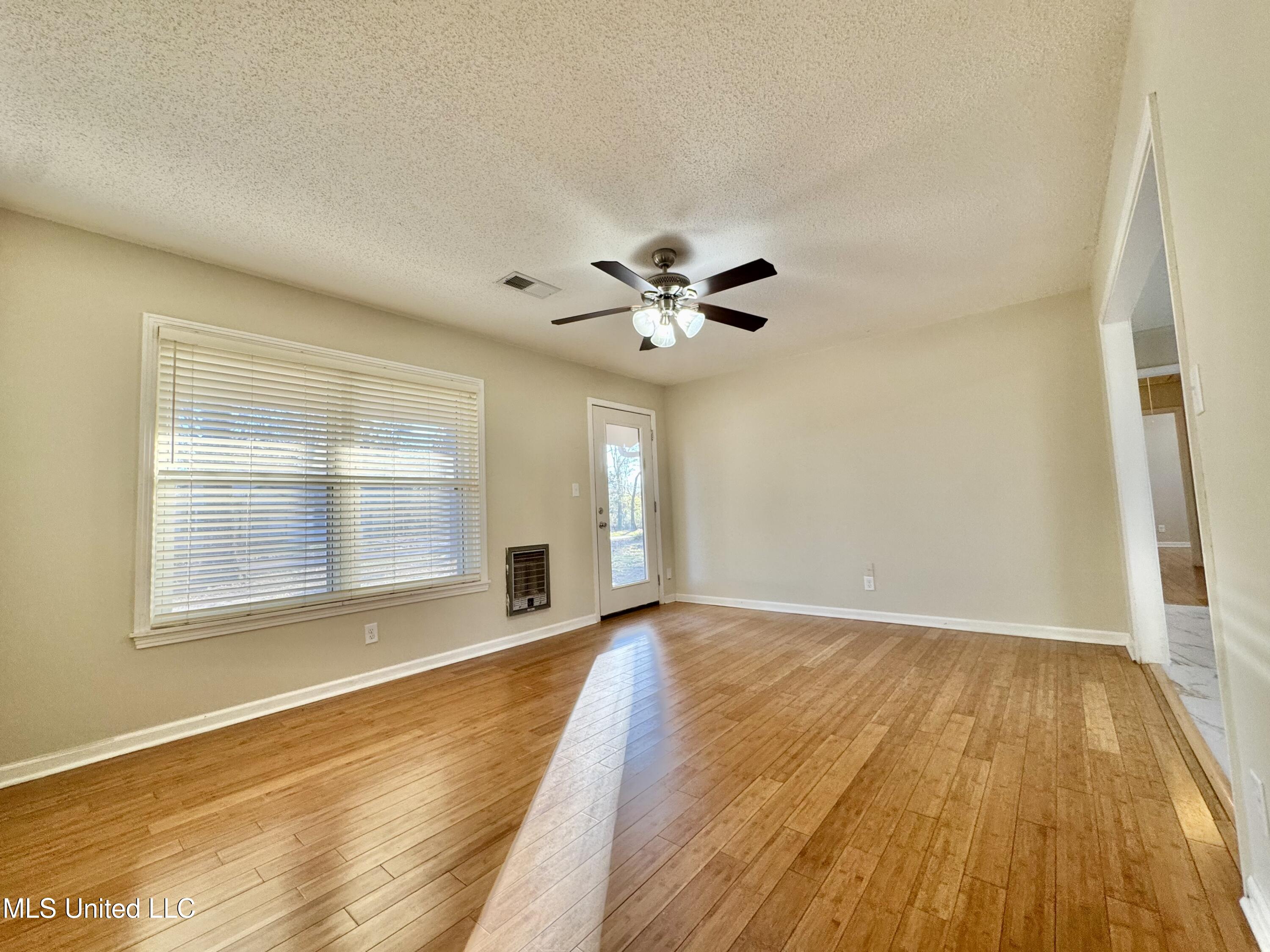 1028 Browns Ferry Road Senatobia, MS 38668 - Photo 7 of 22 IMG_3297