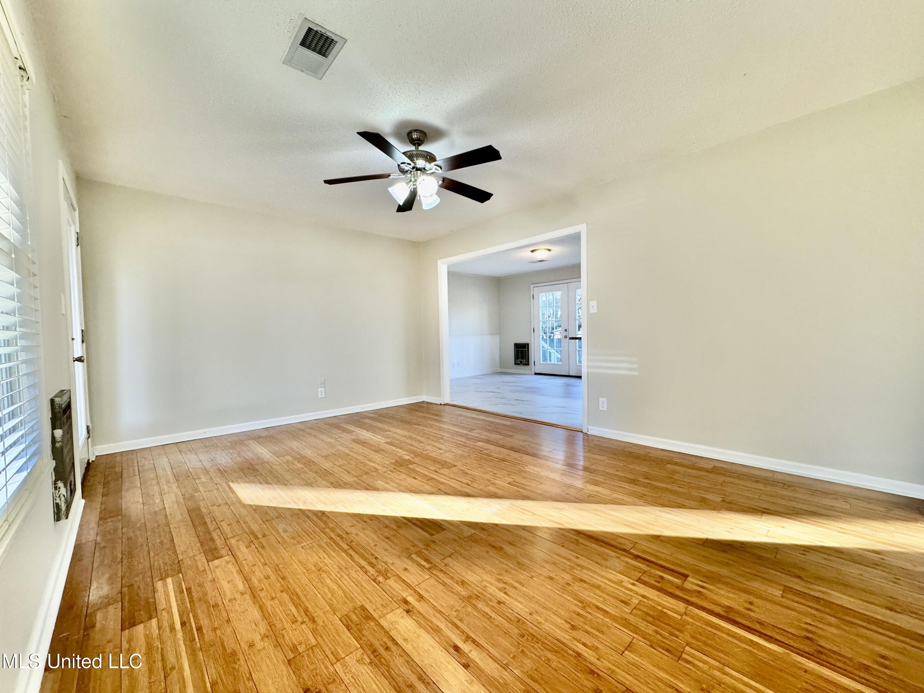 1028 Browns Ferry Road Senatobia, MS 38668 - Photo 8 of 22 IMG_3296