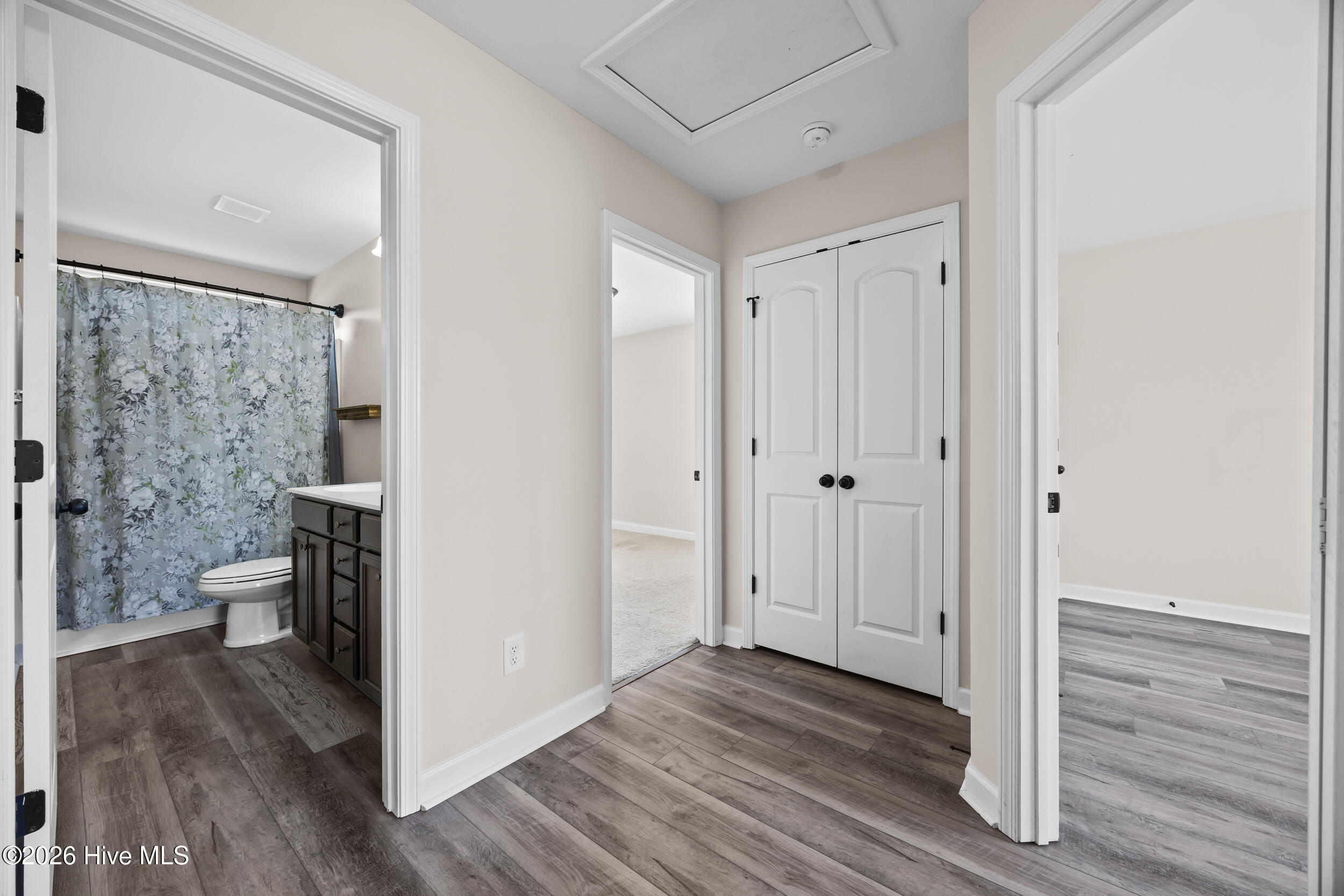 105 Barnhouse Road Jacksonville, NC 28546 - Photo 18 of 56 20_hallway