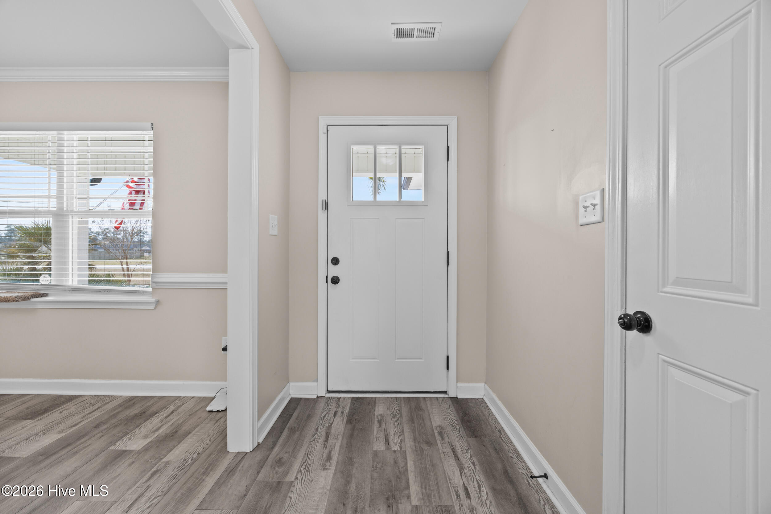 105 Barnhouse Road Jacksonville, NC 28546 - Photo 8 of 56 8_foyer