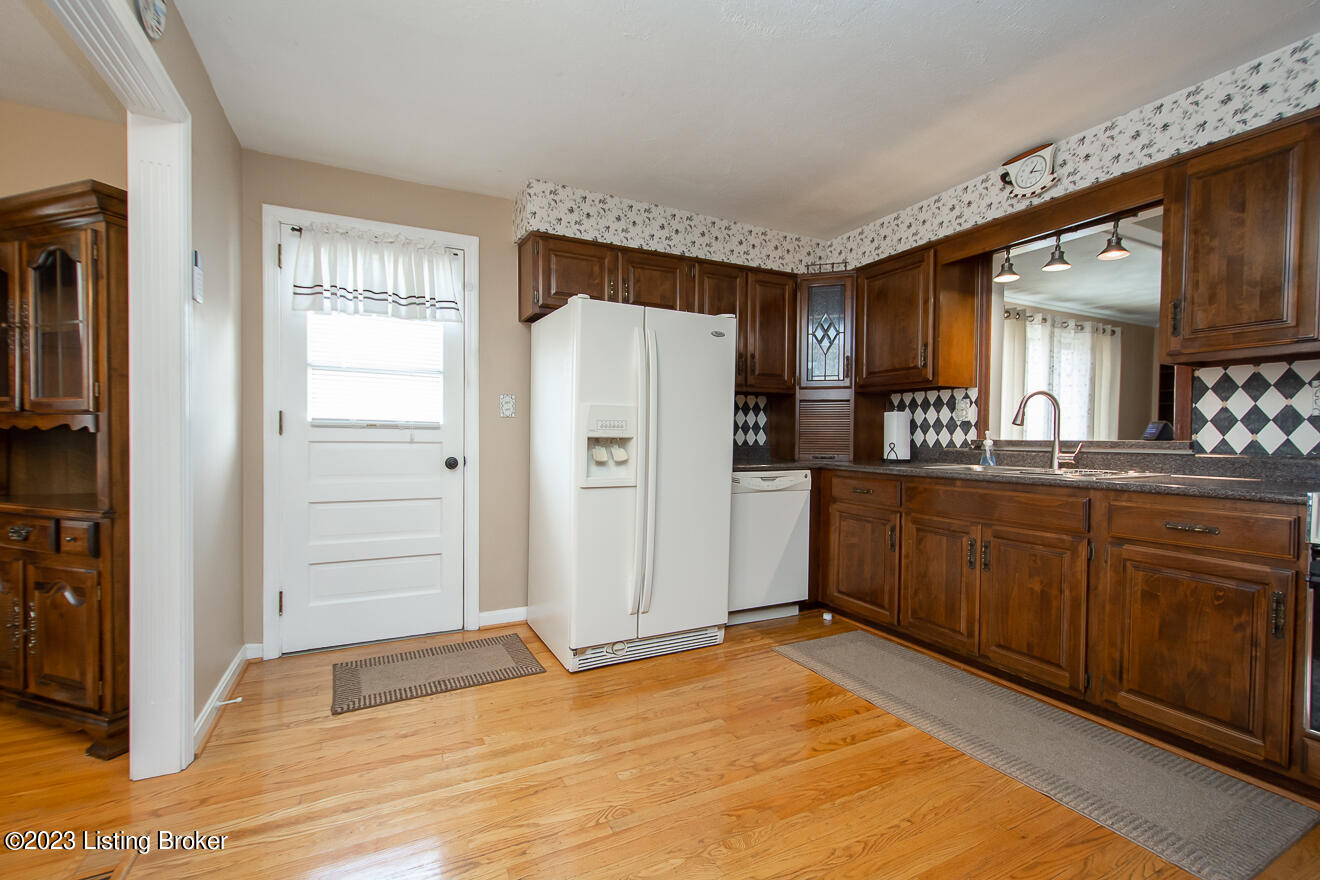6702 Delton Road Louisville, KY 40258 - Photo 9 of 46 Delton-15