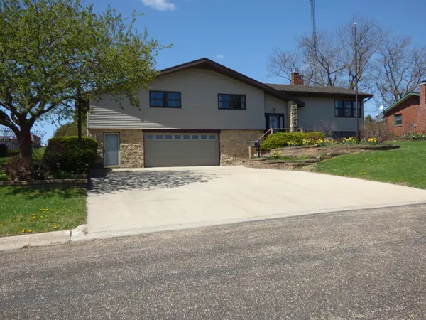 $235,000 | 532 South Ward Street, Stockton, IL 61085