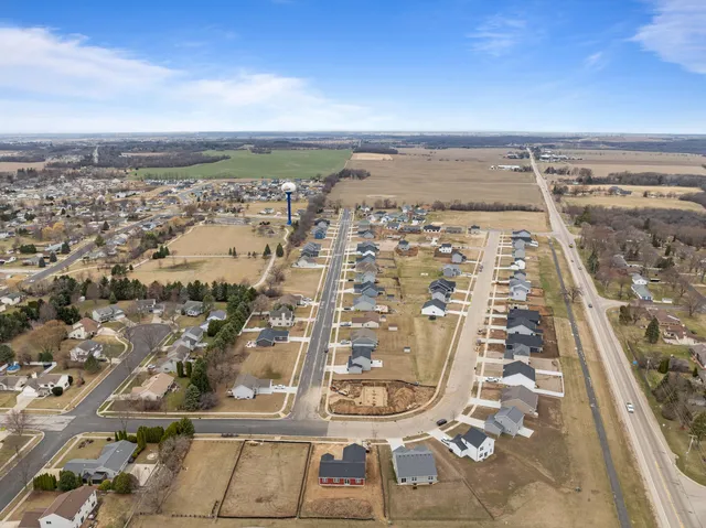 $449,990 | 1302 Evergreen Drive, Delavan, WI 53115