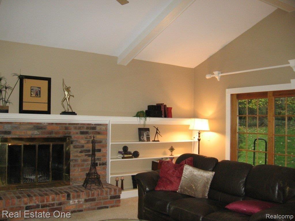 1285 Springwood Court Rochester, MI 48309 - Photo 11 of 20 Family Rm