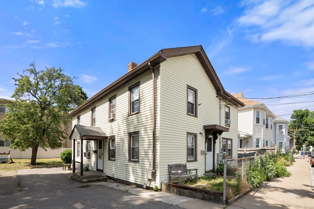 35 Middle Street Newton, MA 02458 - Photo 3 of 27