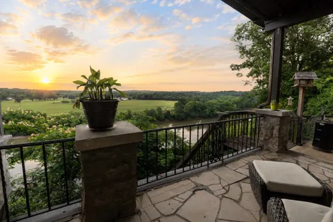 $1,600,000 | 2990 McGavock Pike, Nashville, TN 37214