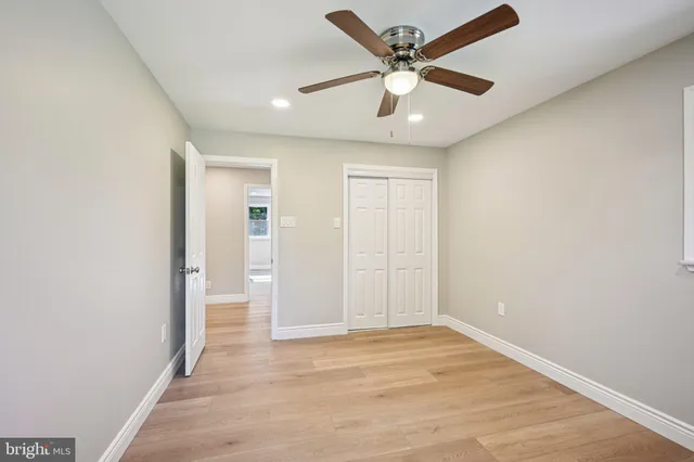 an empty room with fan and a ceiling fan