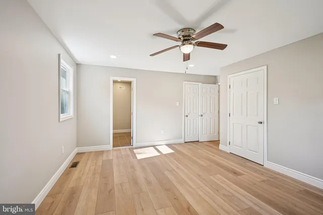 a view of room with a ceiling fan
