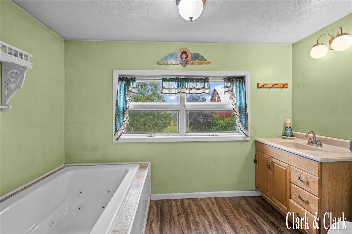8727 North Amble Road Howard City, MI 49329 - Photo 15 of 37 70-Interior 12a