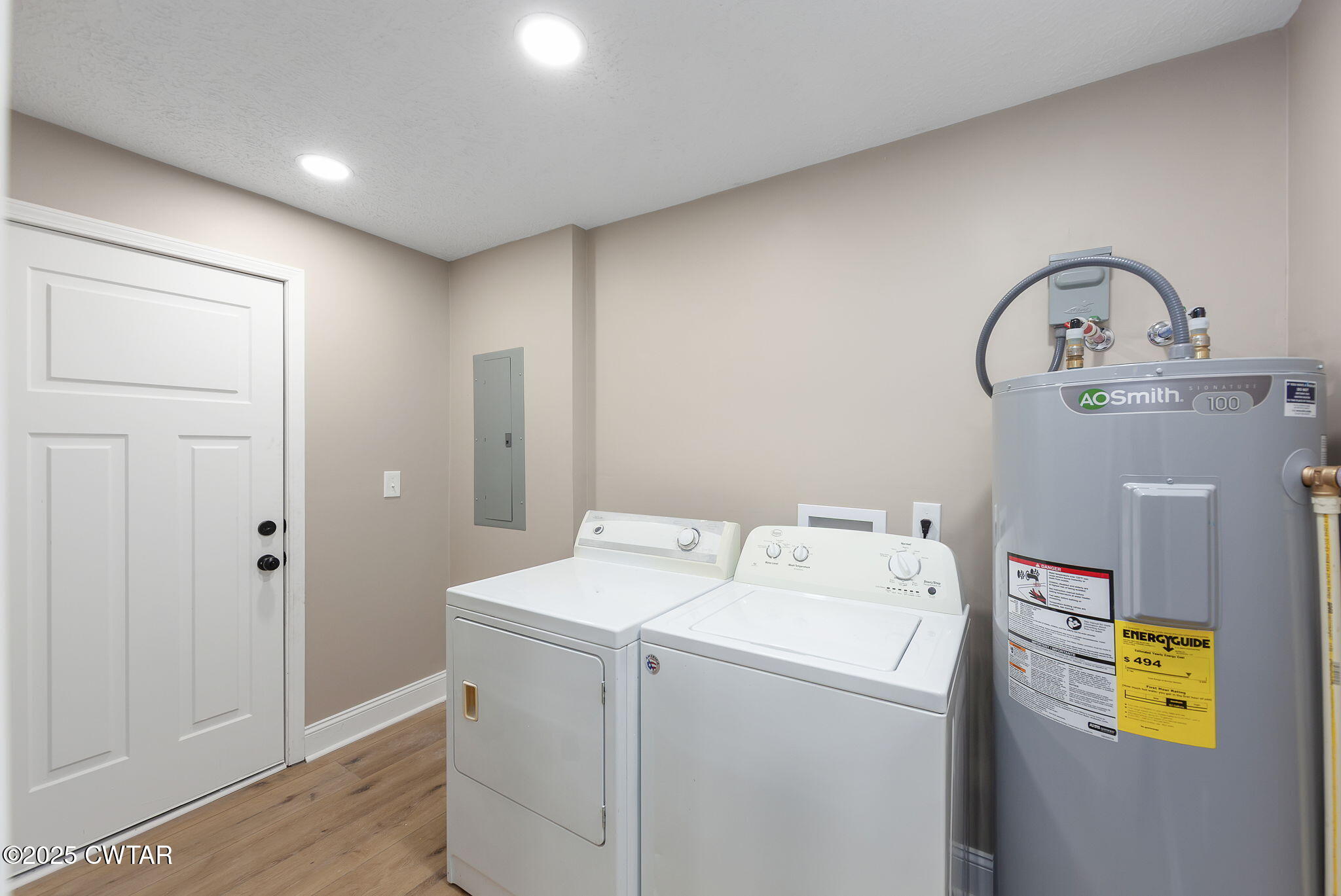 424 Rozelle Street Gibson, TN 38343 - Photo 9 of 20 a utility room with dryer and washer