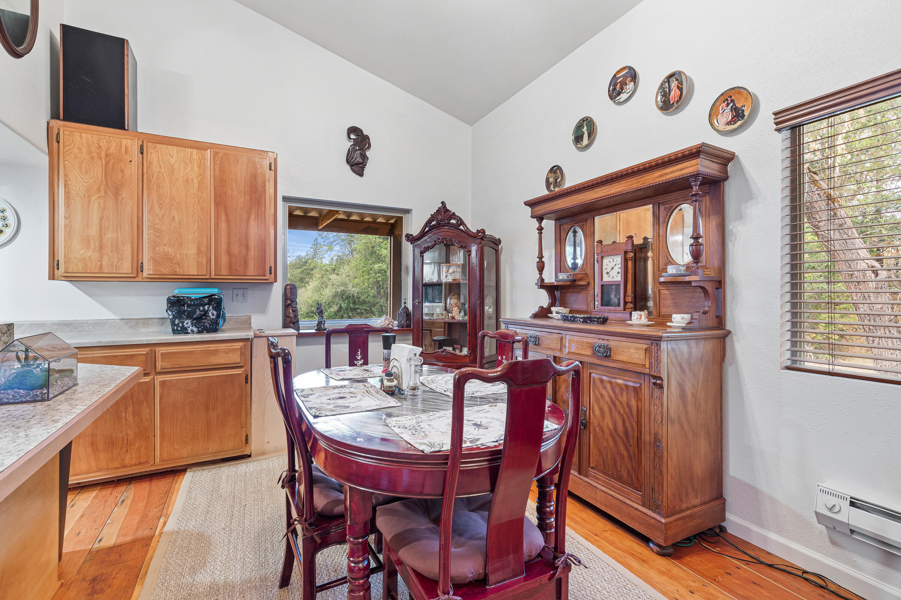 2975 Hammel Road Eagle Point, OR 97524 - Photo 8 of 42 Main Dining area