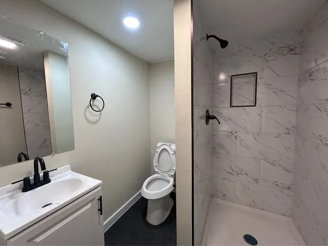 $1,999 | 7918 Woodlyn Road, Houston, TX 77028