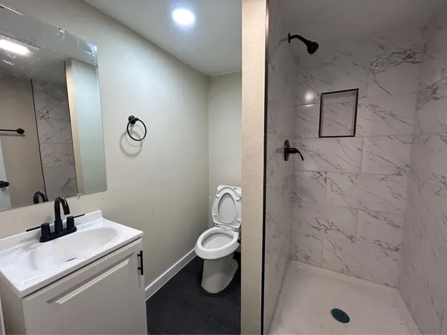 $1,999 | 7918 Woodlyn Road, Houston, TX 77028