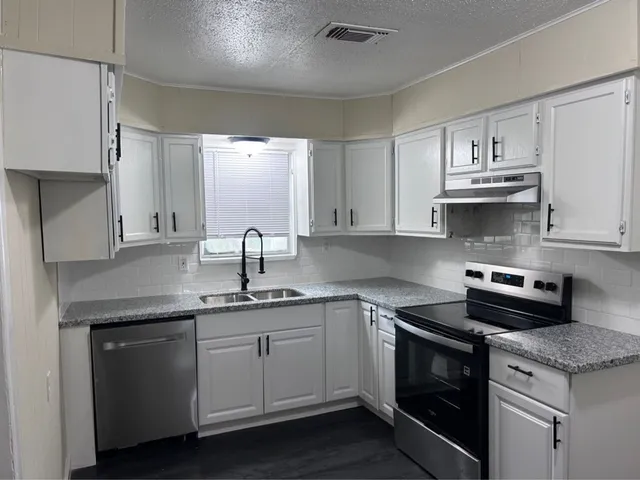 $1,999 | 7918 Woodlyn Road, Houston, TX 77028