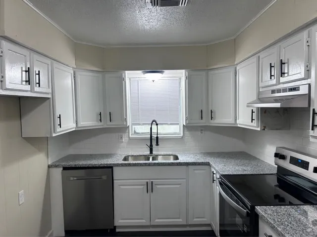 $1,999 | 7918 Woodlyn Road, Houston, TX 77028