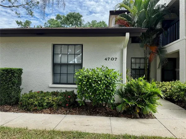 $1,950 | 4707 Winslow Beacon, Unit 2, Sarasota, FL 34235