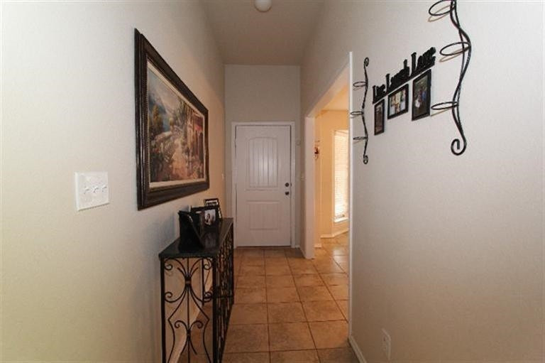 9312 Rochester Avenue Lubbock, TX 79424 - Photo 3 of 10 Entry