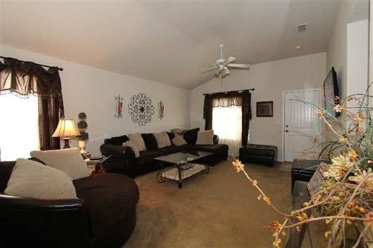9312 Rochester Avenue Lubbock, TX 79424 - Photo 4 of 10 Living Room