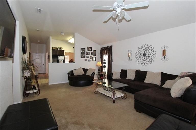 9312 Rochester Avenue Lubbock, TX 79424 - Photo 5 of 10 Add'l Living Room