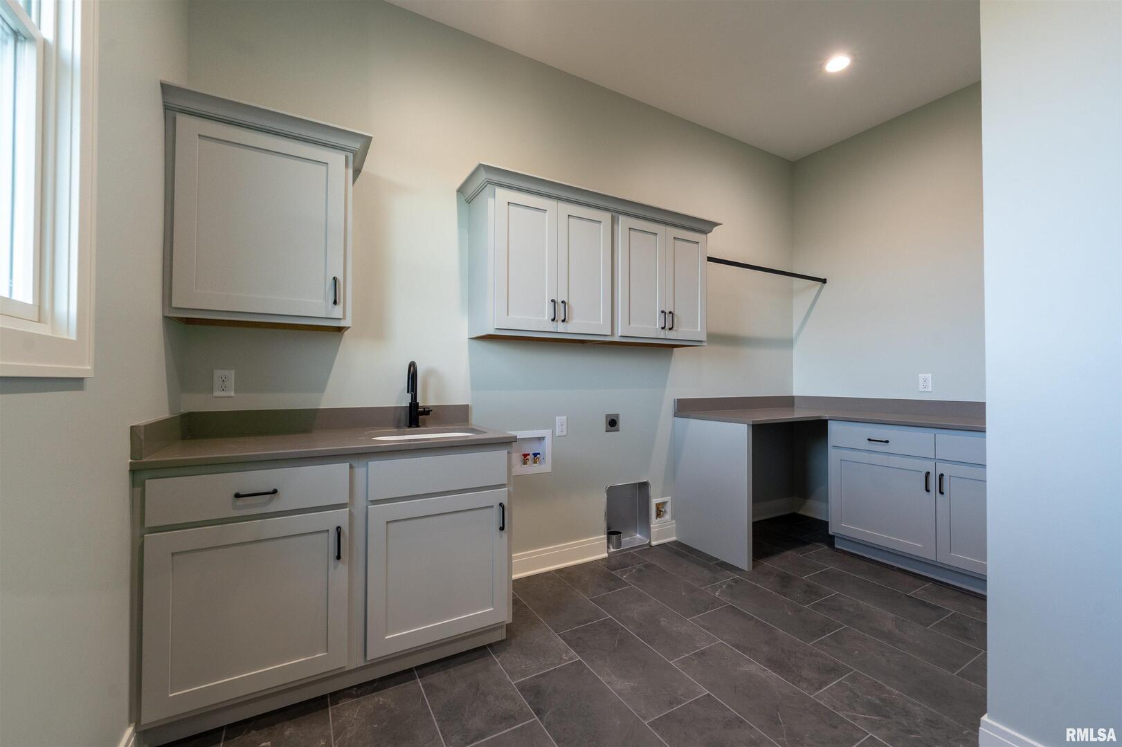 6830 Wilderness Pointe Bettendorf, IA 52722 - Photo 16 of 46