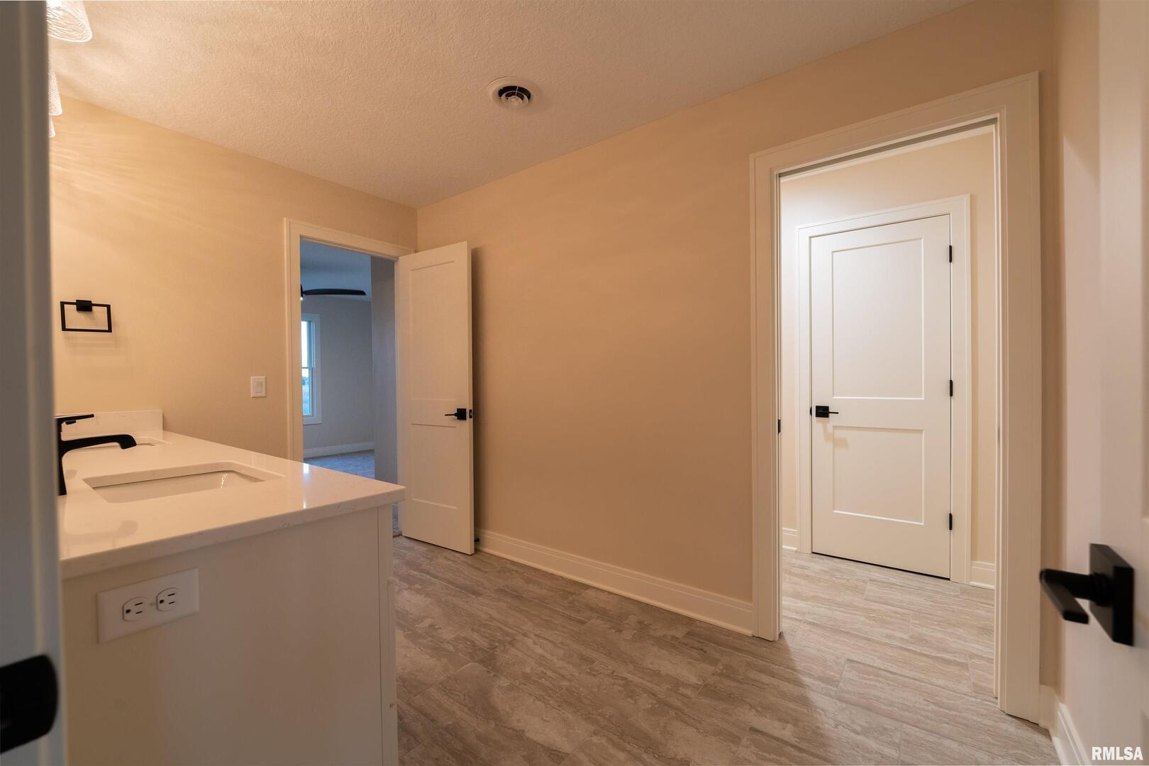 6830 Wilderness Pointe Bettendorf, IA 52722 - Photo 35 of 46