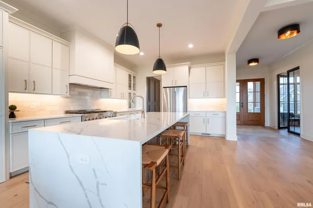 $1,249,000 | 6830 Wilderness Street, Bettendorf, IA 52722