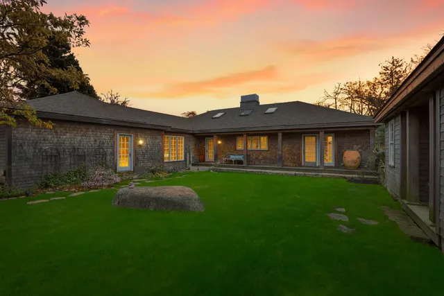 $2,995,000 | 300 N Road, Chilmark, MA 02535