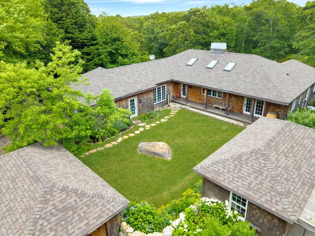 $2,995,000 | 300 N Road, Chilmark, MA 02535