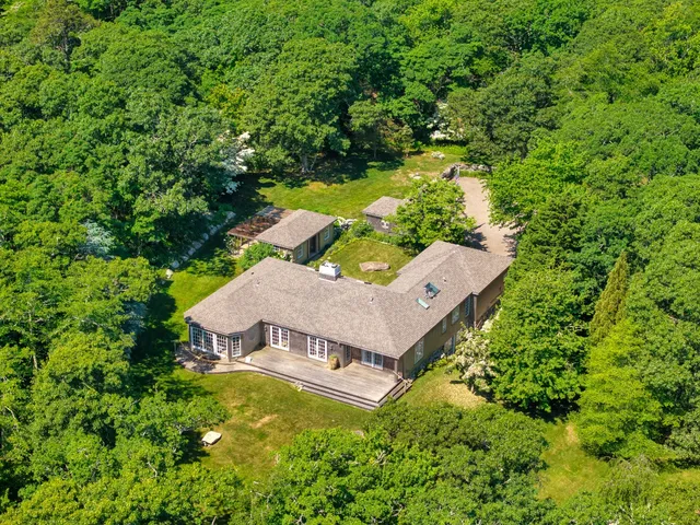 $2,995,000 | 300 N Road, Chilmark, MA 02535
