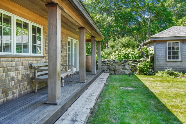 $2,995,000 | 300 N Road, Chilmark, MA 02535