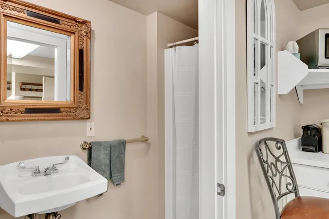 $2,995,000 | 300 N Road, Chilmark, MA 02535