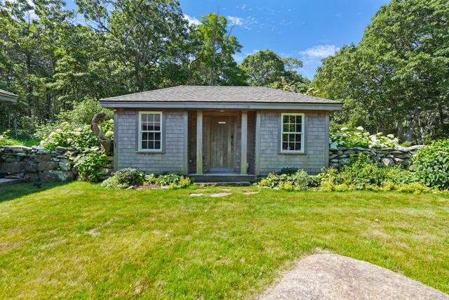 $2,995,000 | 300 N Road, Chilmark, MA 02535